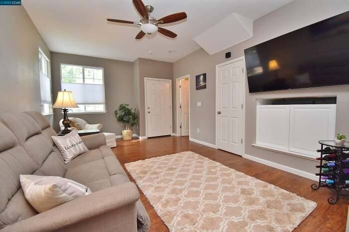 Building Photo - 99 Arbor Springs Ln