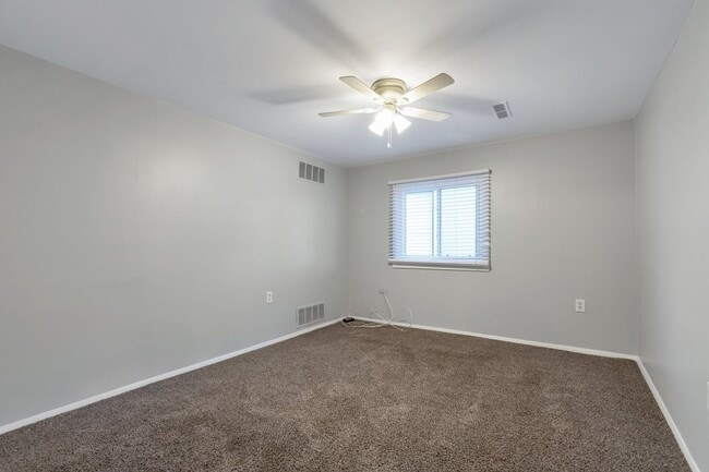 Building Photo - Beautiful 3 Bed 1 Bath Home in Edgewater!