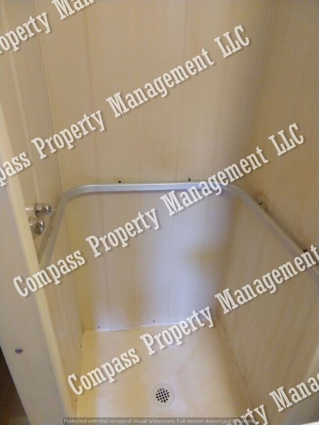 Building Photo - $595 - Efficiency Apartment - Coatesville