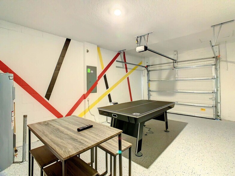 Building Photo - 1083 Splash Shot Pl