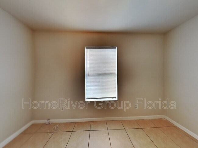 Building Photo - 3399 Green Briar Cir