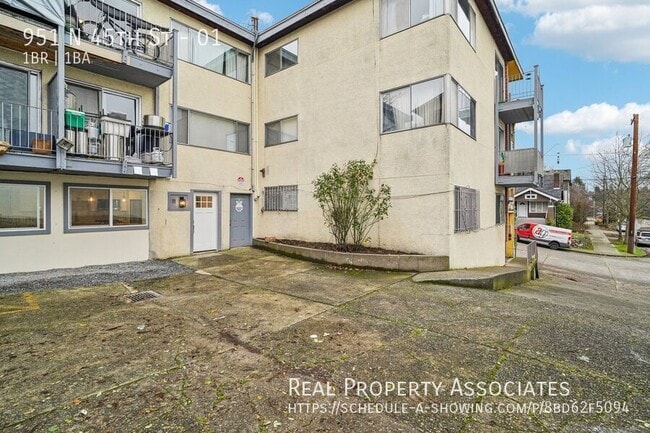 Building Photo - 951 N 45th St