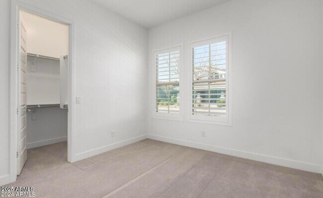 Building Photo - 10345 E Thatcher Ave