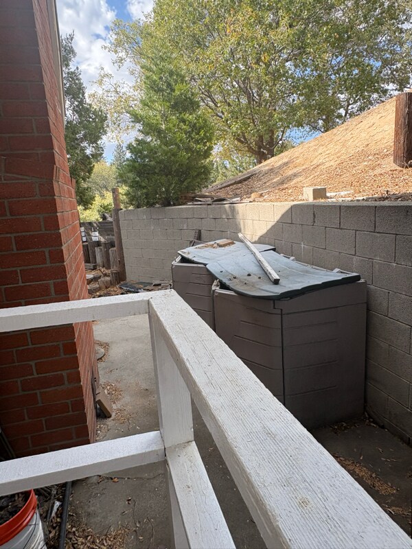 Building Photo - 497 Delle Dr