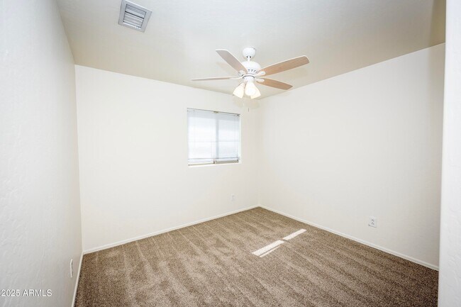 Building Photo - 3844 E Kings Ave