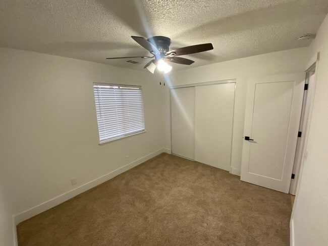 Building Photo - Must see! Conveniently located 3 bedroom with pets considered