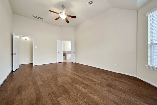 Building Photo - 25208 Forest Ledge Dr
