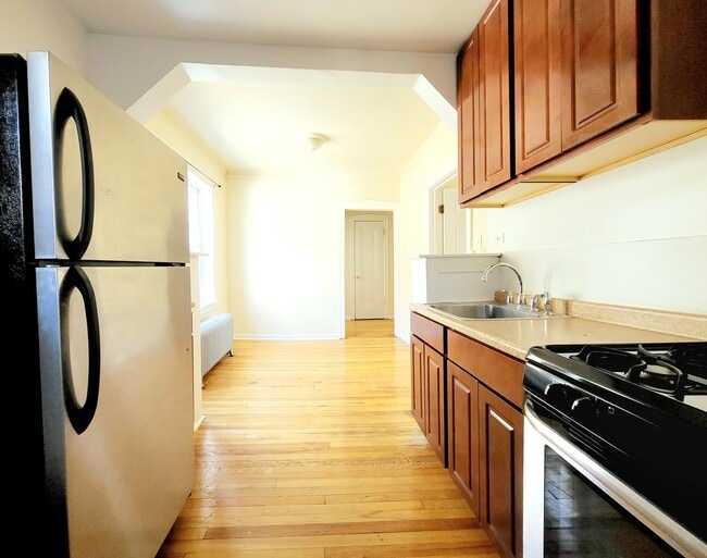 Building Photo - 3406 W Berteau Ave