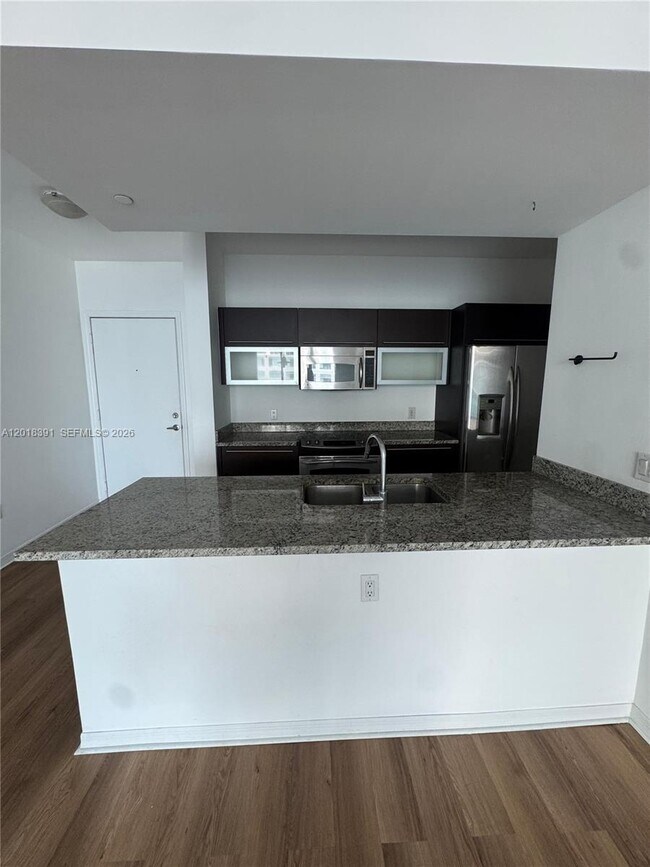 Building Photo - 951 Brickell Ave