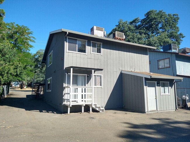 Building Photo - 1851 Shasta St