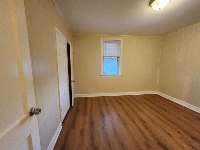 Building Photo - West Baltimore 2.5 Bedroom 1.5 Bathroom To...