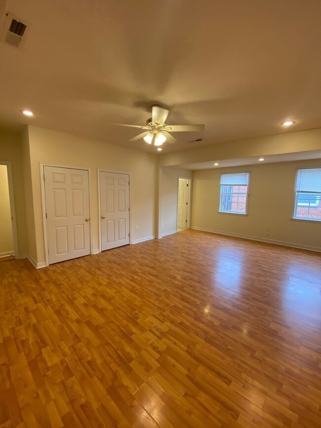 Building Photo - 1210 N 21st St