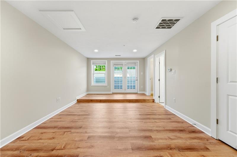 Building Photo - 335 Osona Ln
