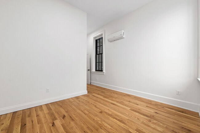 Building Photo - 1121 Dayton St