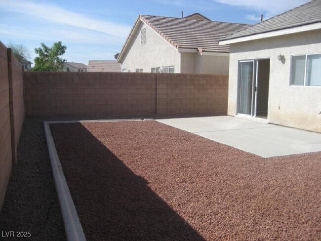 Building Photo - 6142 Highland Gardens Dr