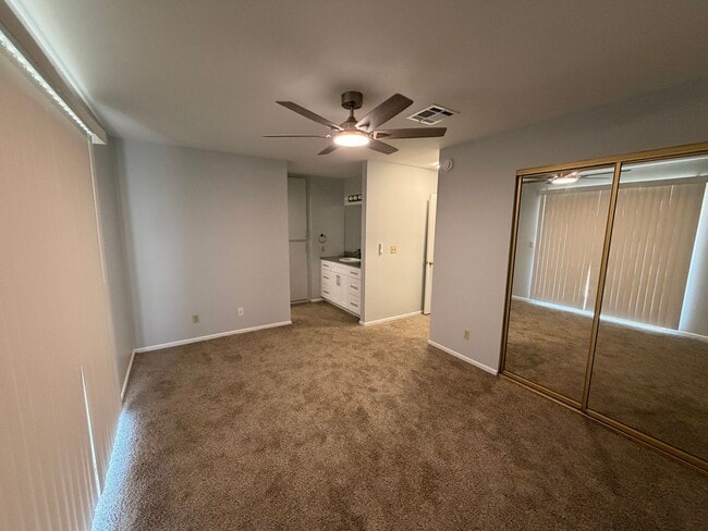 Building Photo - Welcome to this charming single-story home located in the Sunrise Manor!