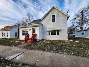 Building Photo - Newly updated 3 Bedroom 2 Bathroom Home-Located in Perry,IA