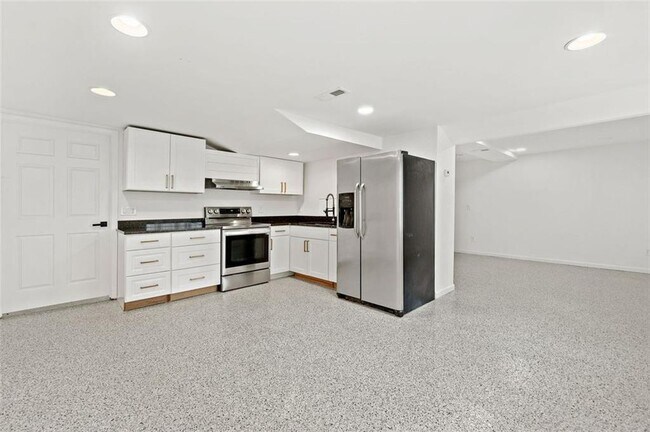 Building Photo - 4205 Mabry Rd