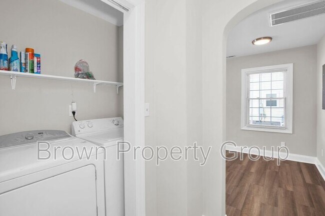 Building Photo - 113 Willborough Ave