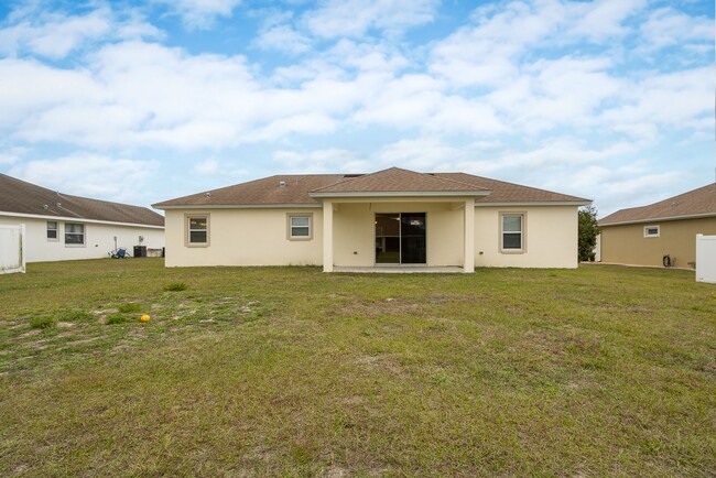 Building Photo - Charming Modern Home in Summercrest Subdiv...