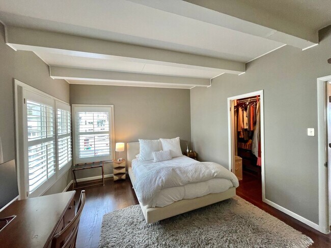 Building Photo - 3BR/2.5BA INCOMPARABLE Views!!! Prime Corona Heights Residence! 2 car parking and laundry! PROGRE...