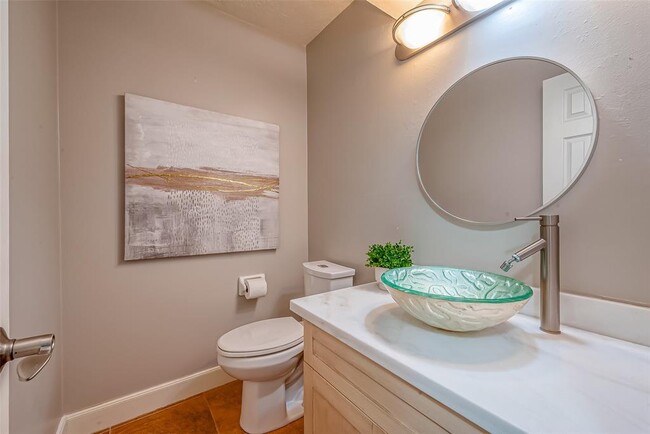 Building Photo - 10118 Briar Forest Dr