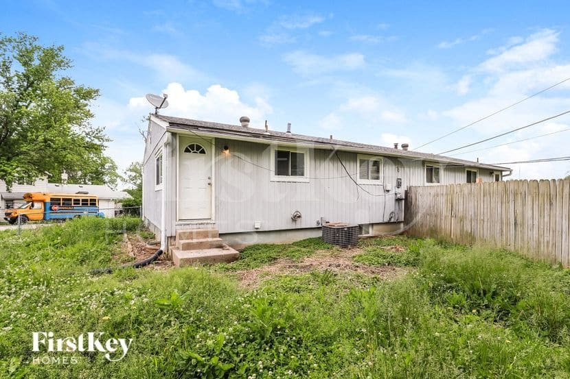 Building Photo - 5044 N Bellaire Ave