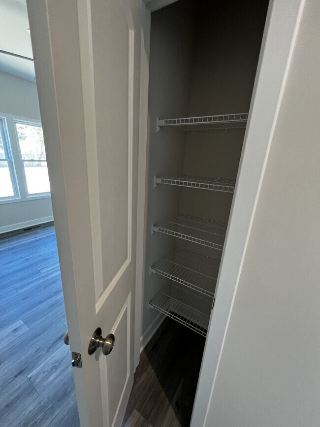 Building Photo - 38 Meadow View Ln