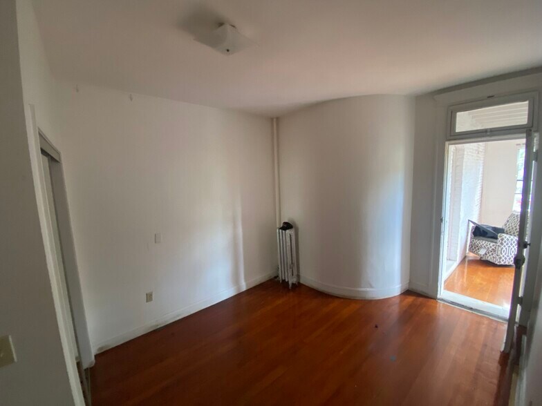 Building Photo - 1905 Beacon St