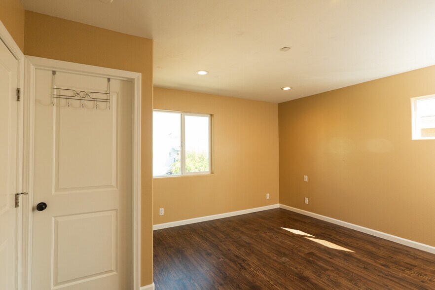 Master room - 938 S Bernal Ave