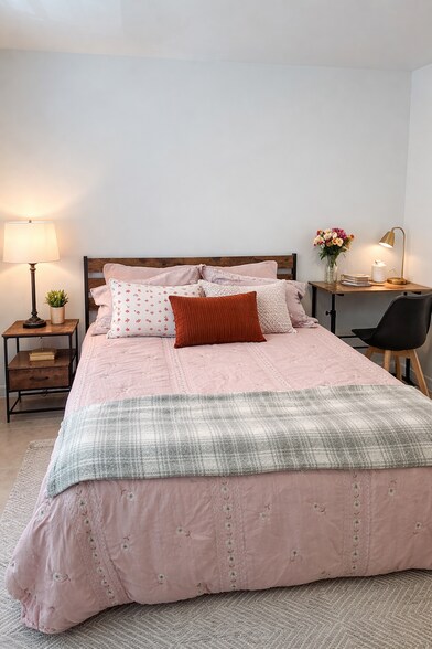 Building Photo - 17269 Cantu Ct