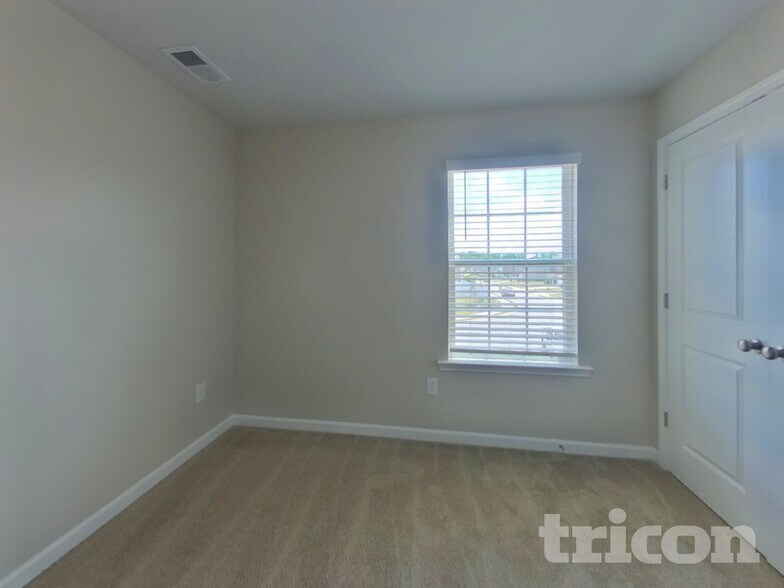 Building Photo - 280 Paulownia Cir