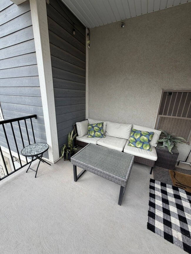 Building Photo - Beautiful 3-Bedroom Condo in Herriman! (Dog-Friendly)