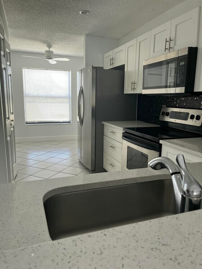 Building Photo - 1296 White Pine Dr