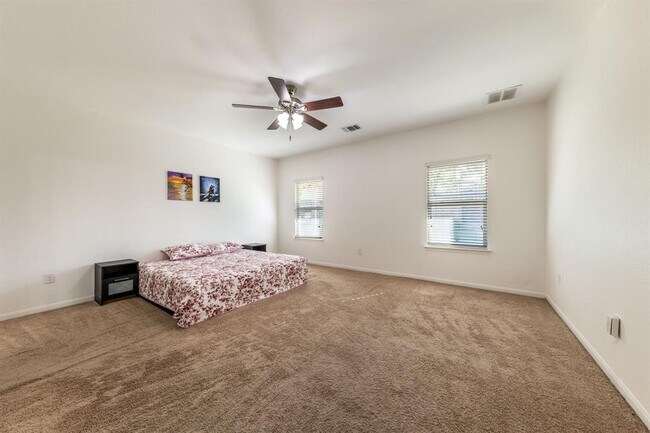 Building Photo - 925 Woodduck Trail