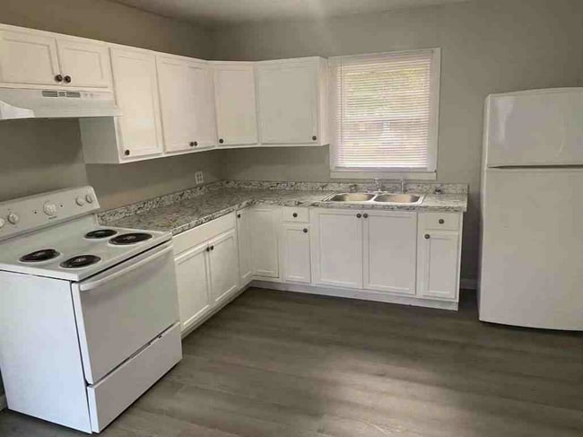 Building Photo - 803 Lausanne Dr