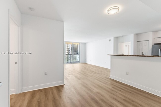 Building Photo - 1155 Brickell Bay Dr