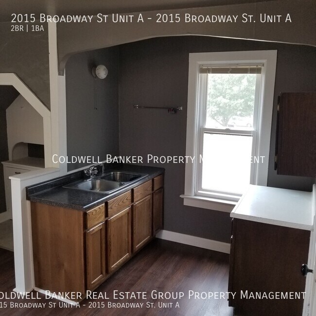 Building Photo - 2015 Broadway St