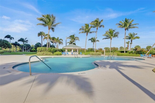 Building Photo - 5051 N Hwy A1A