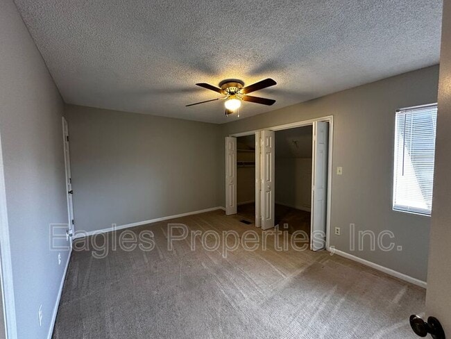 Building Photo - 2002 Stephens Ct