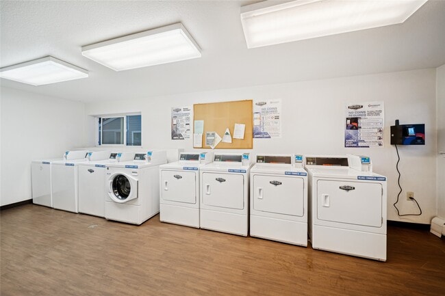 Building Photo - 350 S Santa Claus Ln