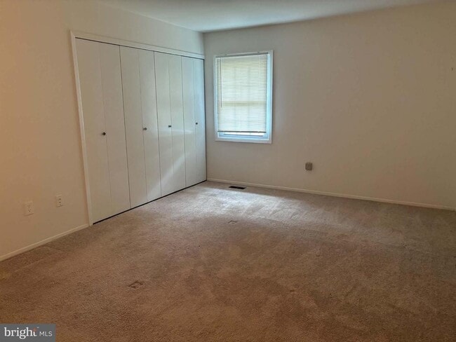 Building Photo - 2207 Hyson Pl