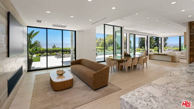 Building Photo - 365 Trousdale Pl