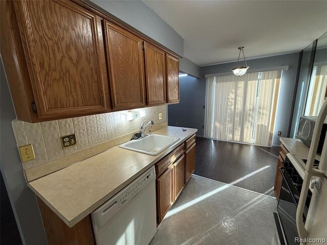 Building Photo - 15817 Charleston Dr