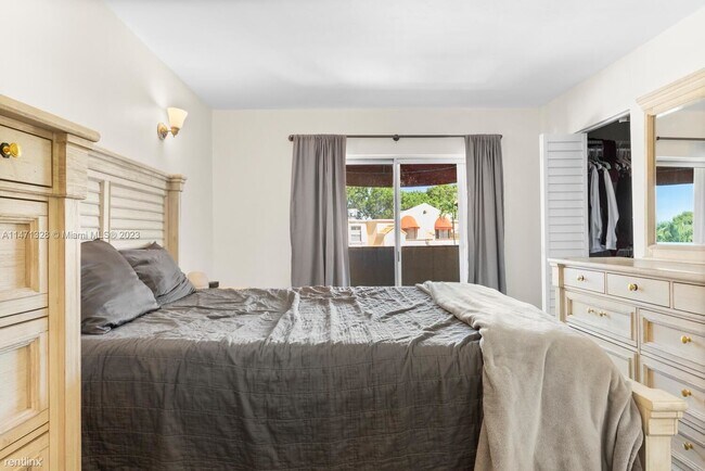 Building Photo - 2 br, 2.5 bath House - 8530 NW 3rd Ln # 411