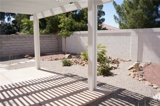 Building Photo - 932 Ribbon Grass Ave