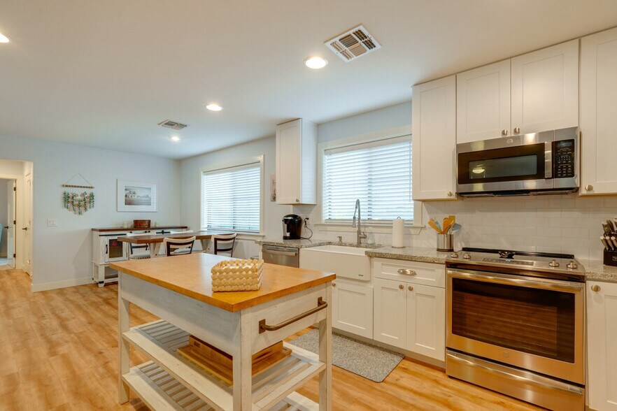 Building Photo - 8637 S Newberry Ln
