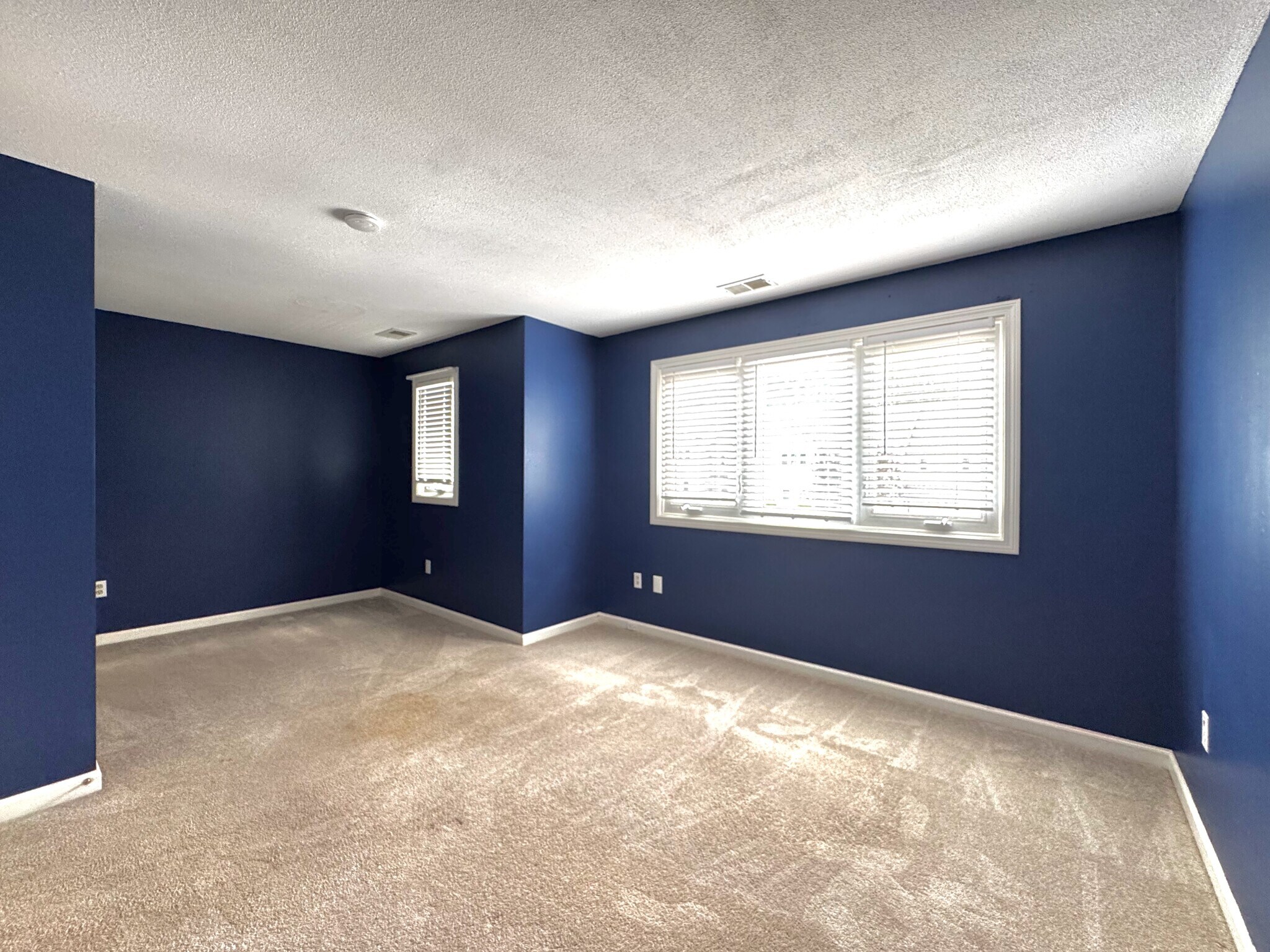 Building Photo - 114 Oak Ridge Dr