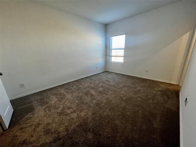 Building Photo - 2400 Fullmoon Dr