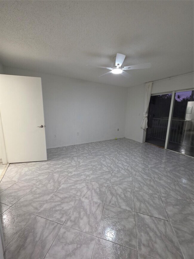 Building Photo - 9470 Tangerine Pl